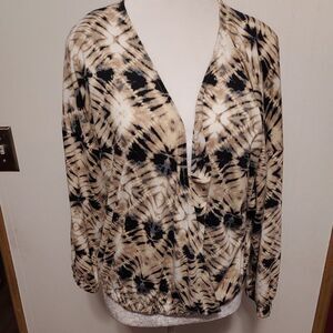 HIATUS  XL   VGC pit to pit  24 1/2 length 20 1./2 Blue, tan and white